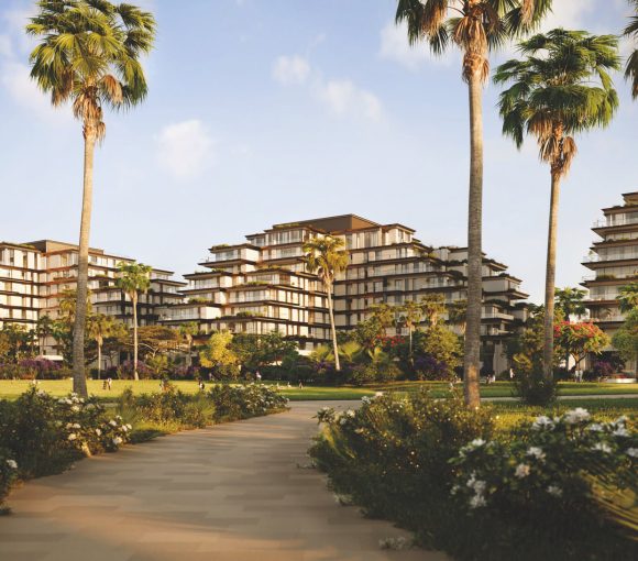 Yes, the development includes family-oriented amenities such as children's play areas, swimming pools, nearby schools and nurseries, healthcare facilities, and easy access to major entertainment attractions.